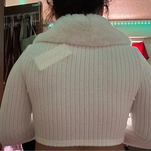 White zip up sweater with puffy sleeves